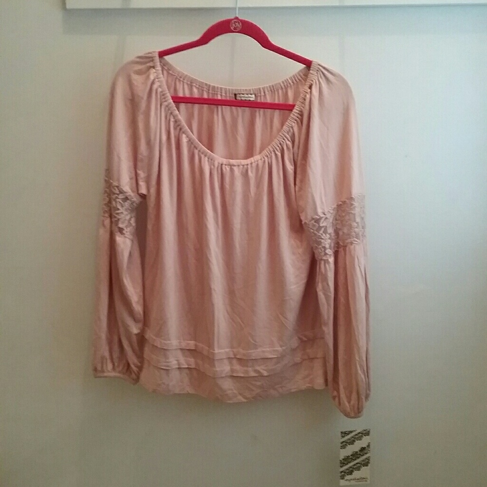 Eyeshadow Mauve Light Pink & Lace Top